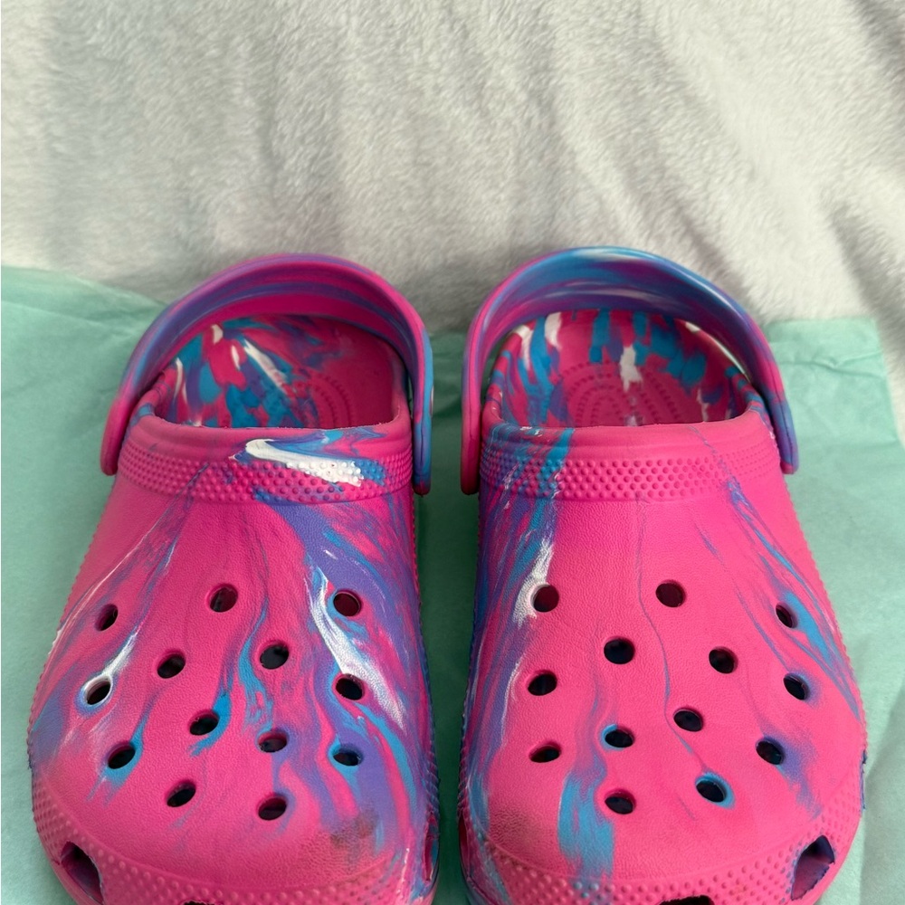 Kids Pink Marbled Crocs size J3